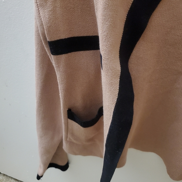 Cropped black and tan cardigan with pockets - Picture 3 of 3